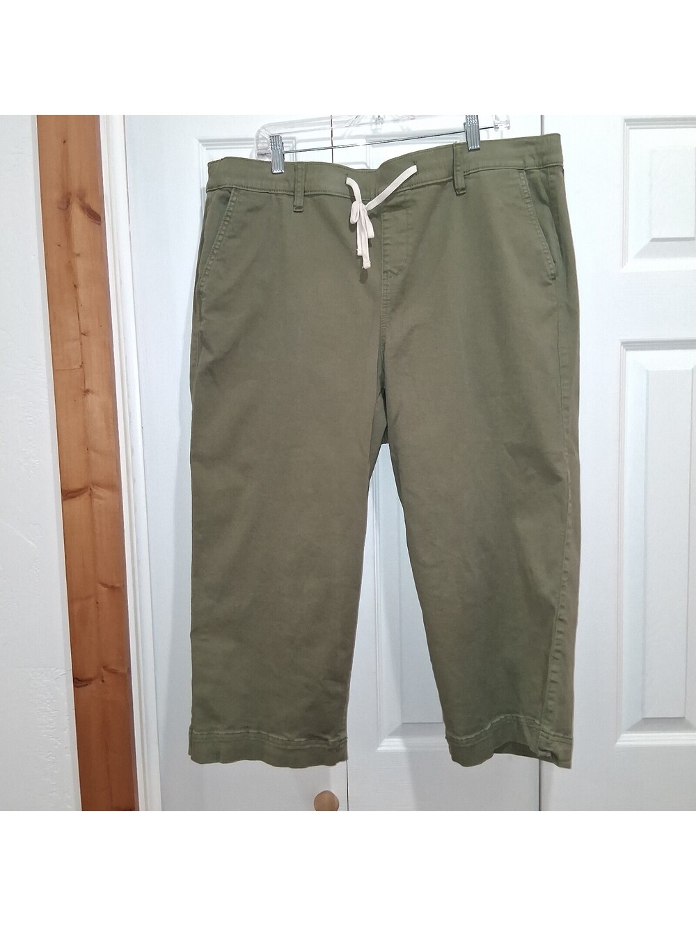 Torrid 3X Size 3 Olive Green Wide Leg Cropped Drawstring Pants Elastic Waist